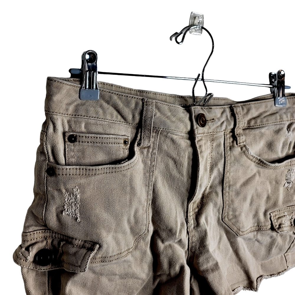Time and Tru Khaki Cut-Off Shorts. Perfect Condition! - Picture 3 of 5
